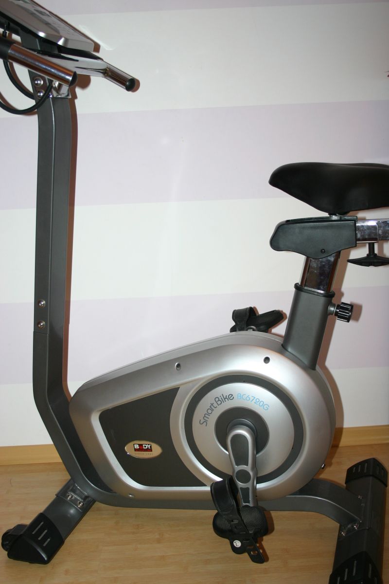 bicicleta fitness ajuta la slabit