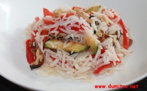 Salata de orez basmati_ardei copt_dovlecel_nuci